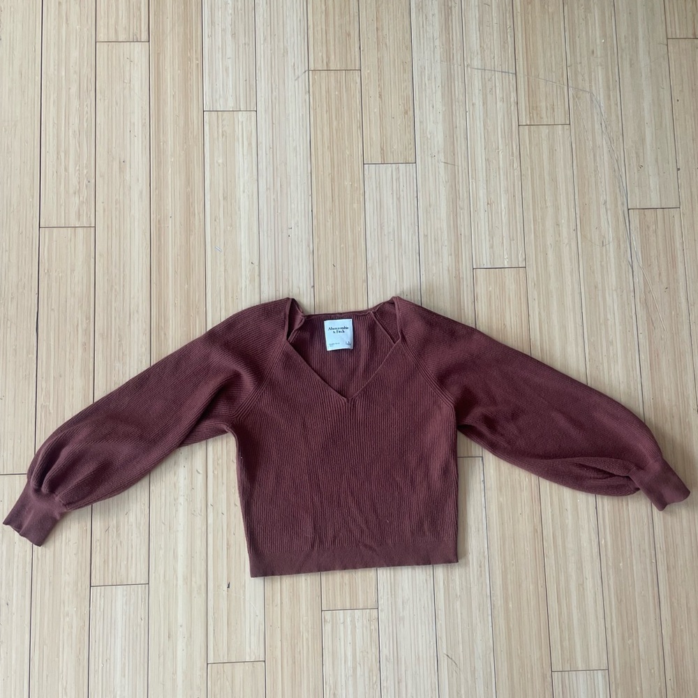 V-Neck Long Sleeve Sweater in Maroon